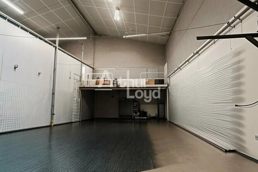 Local d’activités dans Le Bourget-du-Lac à louer - Photo de l’immeuble – Image 2 sur 4