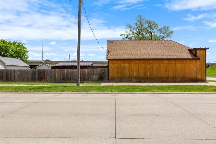 626 16th Avenue, Council Bluffs, IA à vendre - Photo de l’immeuble – Image 3 sur 52