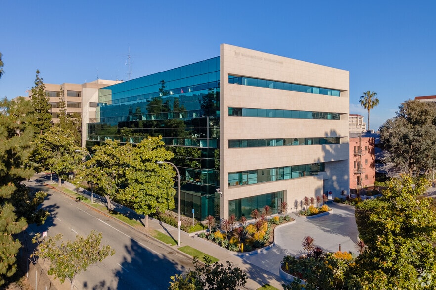 299 N Euclid Ave, Pasadena, CA à louer - Photo de l’immeuble – Image 1 sur 15