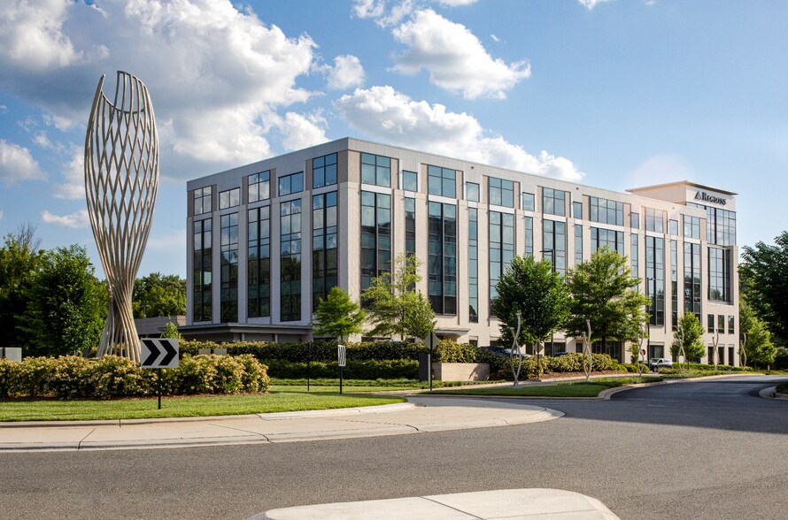 3700 Glenwood Ave, Raleigh, NC à louer - Photo de l’immeuble – Image 2 sur 21