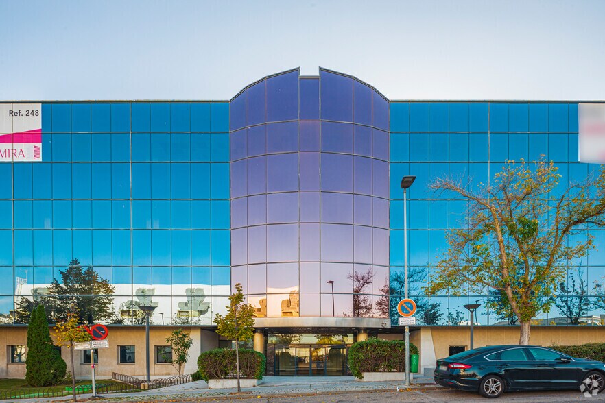 Bureau dans San Sebastián de los Reyes, Madrid à louer - Photo de l’immeuble – Image 2 sur 8