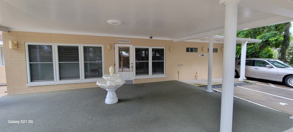 1025 W New York Ave, Deland, FL à louer - Photo de l’immeuble – Image 2 sur 36