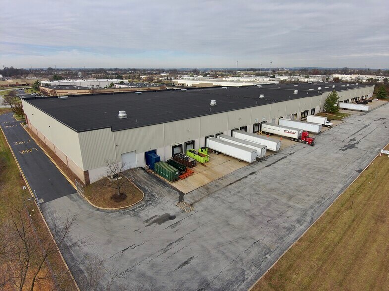 15 Boulden Cir, New Castle, DE à louer - Photo de l’immeuble – Image 2 sur 6
