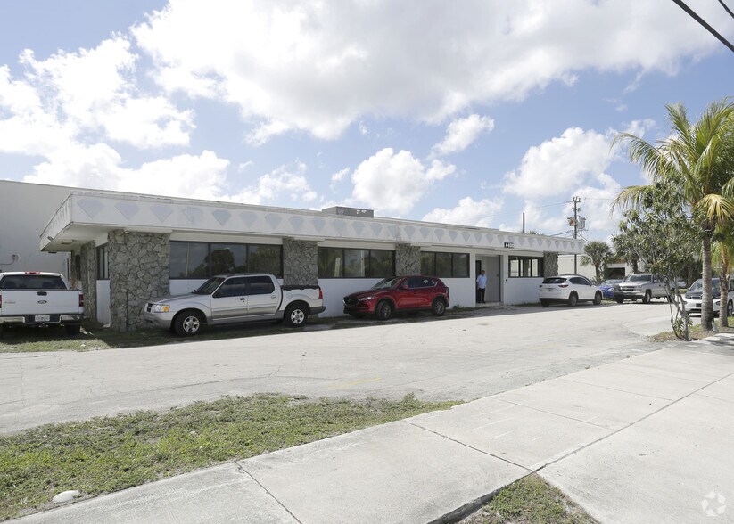 4400 NW 135th St, Opa Locka, FL à louer - Photo de l’immeuble – Image 3 sur 6