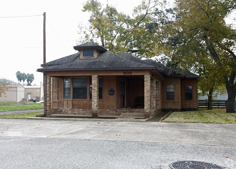 608 N Front St, Angleton, TX à vendre - Photo de l’immeuble – Image 2 sur 3