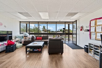 10752-10754 Burbank Blvd, North Hollywood, CA à louer Photo de l’immeuble– Image 1 sur 7