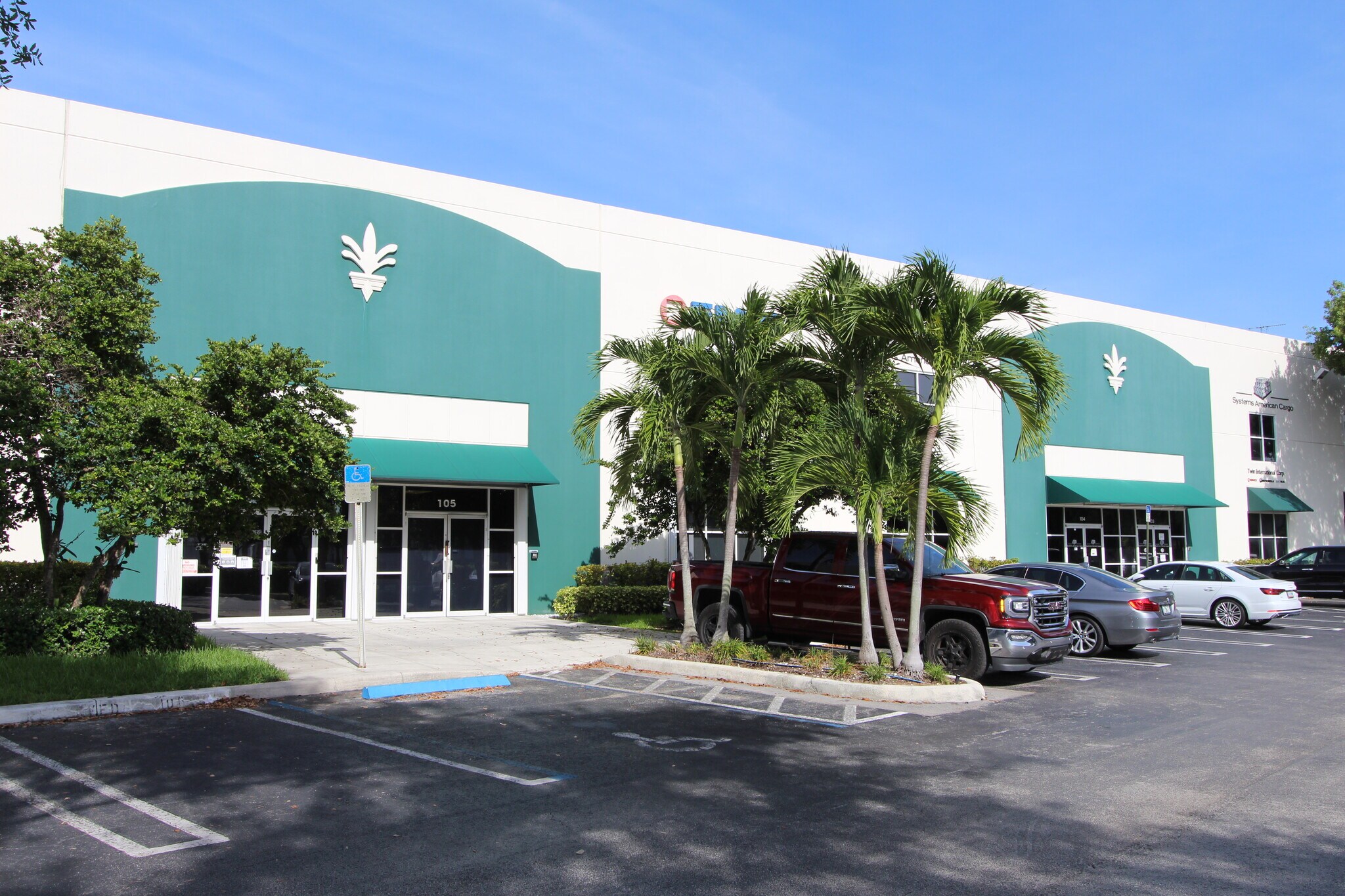 2025 NW 102nd Ave, Doral, FL à louer Photo principale– Image 1 sur 23