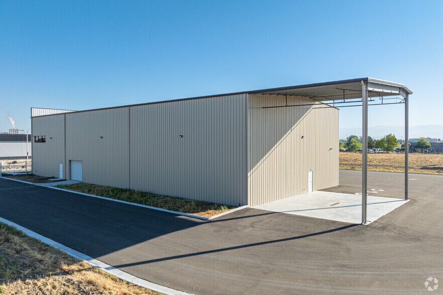 725 Industrial Ave, Tulare, CA à louer - Photo de l’immeuble – Image 2 sur 5