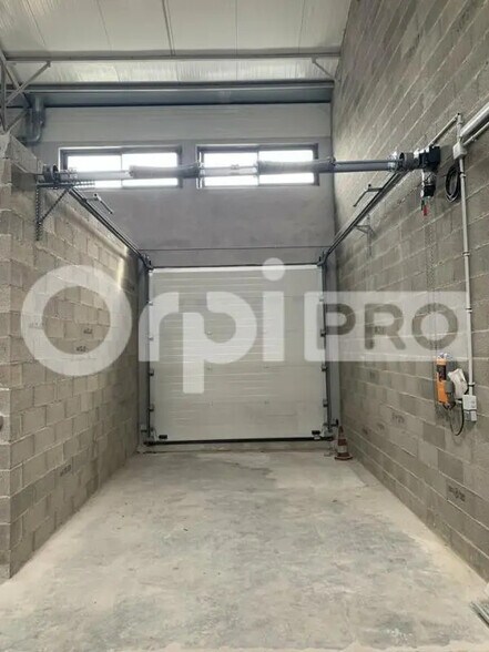 Local d’activités dans Nîmes à louer - Photo intérieure – Image 2 sur 11