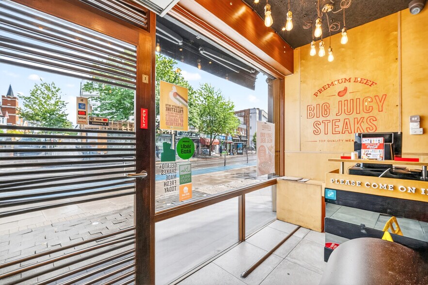 116 Upper Tooting Rd, Londres à louer - Photo de l’immeuble – Image 3 sur 15