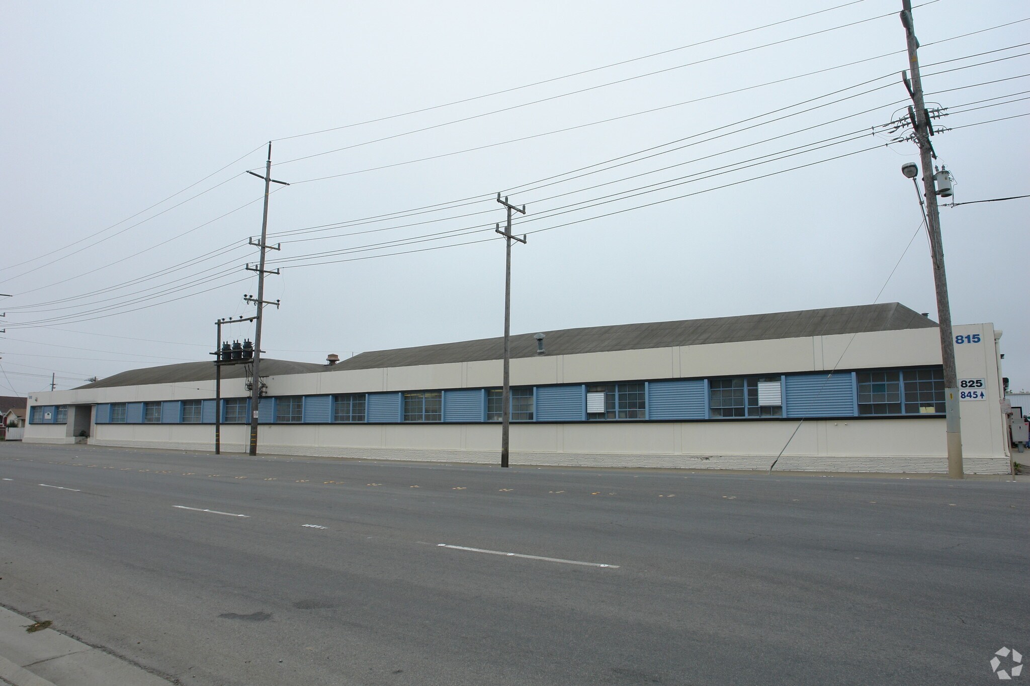 845 W Market St, Salinas, CA à louer Photo principale– Image 1 sur 4