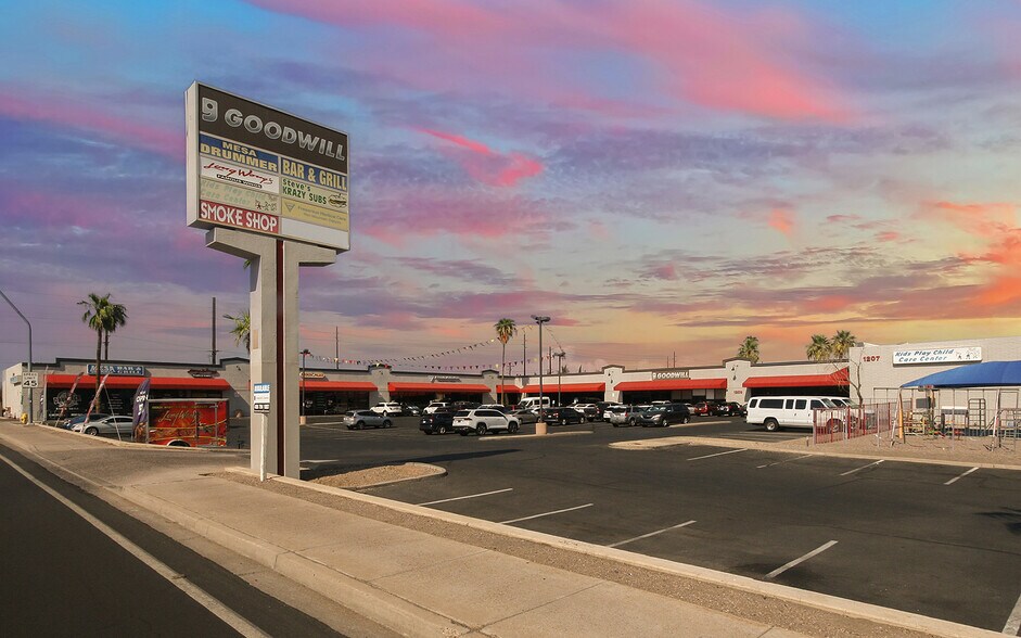 1207 N Country Club Dr, Mesa, AZ à vendre - Photo de l’immeuble – Image 3 sur 6
