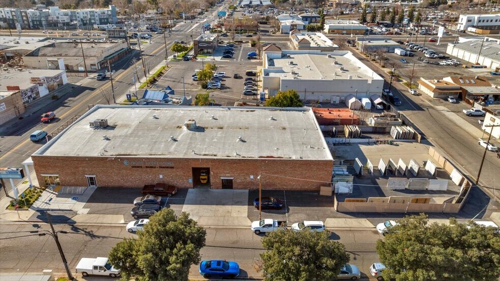 1853 E Mckinley Ave, Fresno, CA à louer - Photo de l’immeuble – Image 3 sur 23