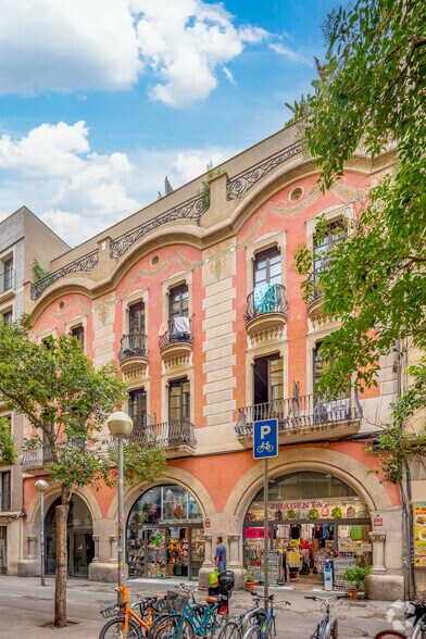 Immeuble residentiel dans Barcelone, Barcelona à vendre - Photo principale – Image 1 sur 1