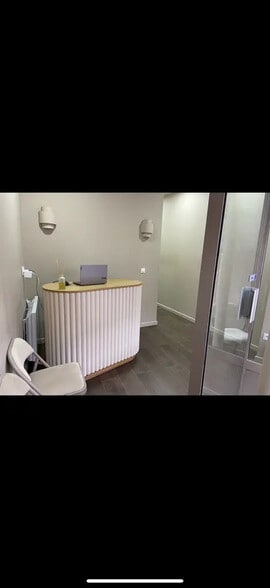 Local commercial dans Paris à louer - Photo intérieure – Image 2 sur 3