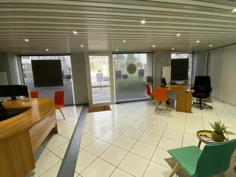 Local d'activités dans Auray à vendre - Photo de l’immeuble – Image 2 sur 9