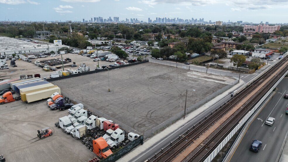 6901 NW 26th Ave, Miami, FL à louer - Photo de l’immeuble – Image 3 sur 6