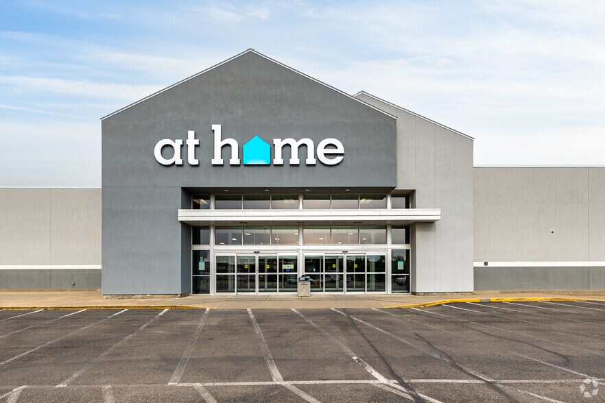 301 S Towne East Mall Dr, Wichita, KS à vendre - Photo de l’immeuble – Image 2 sur 13