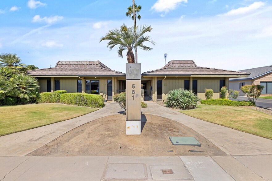 561 N Alta Ave, Dinuba, CA à louer - Photo de l’immeuble – Image 2 sur 56