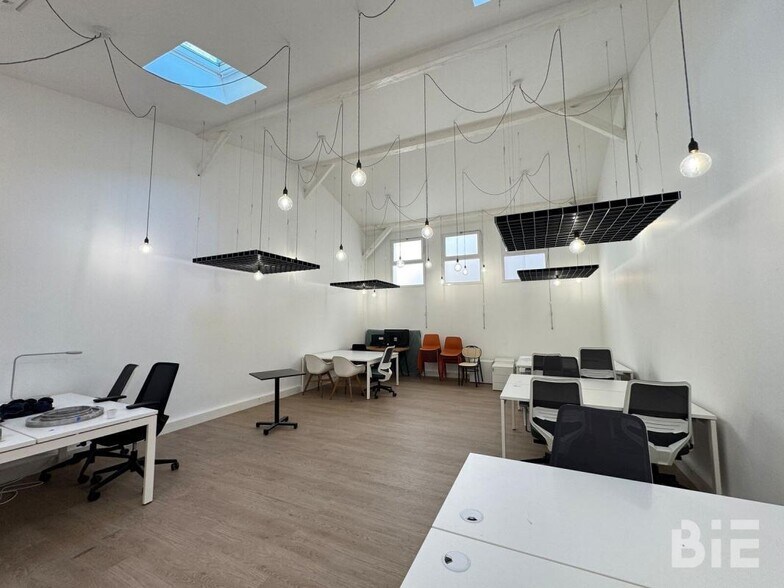 Bureau dans Bordeaux à vendre - Photo de l’immeuble – Image 3 sur 10