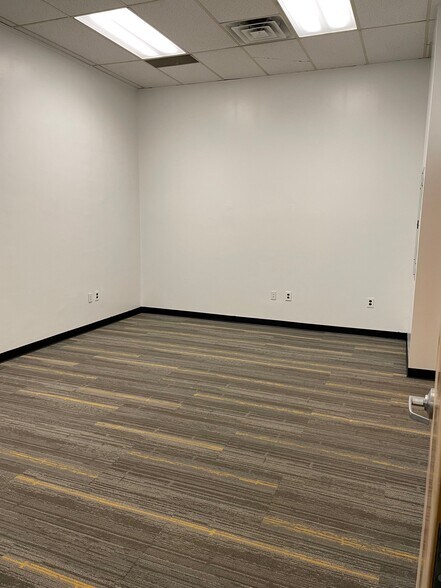 44 Executive Blvd, Elmsford, NY à louer - Photo de l’immeuble – Image 3 sur 9