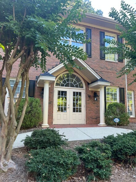 295 W Crossville Rd, Roswell, GA à louer - Photo de l’immeuble – Image 3 sur 8