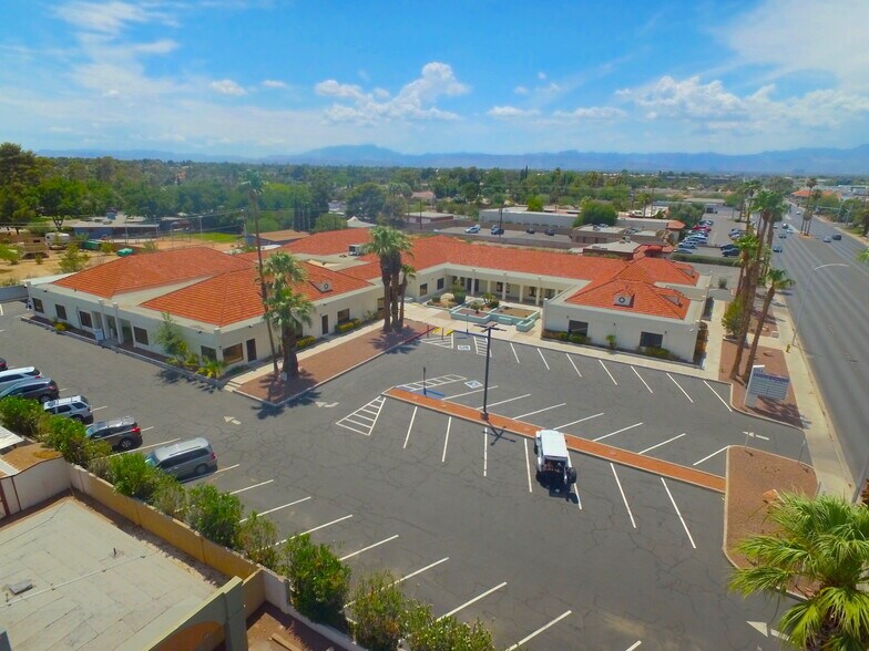 2915 W Charleston Blvd, Las Vegas, NV à louer - Aérien – Image 2 sur 3