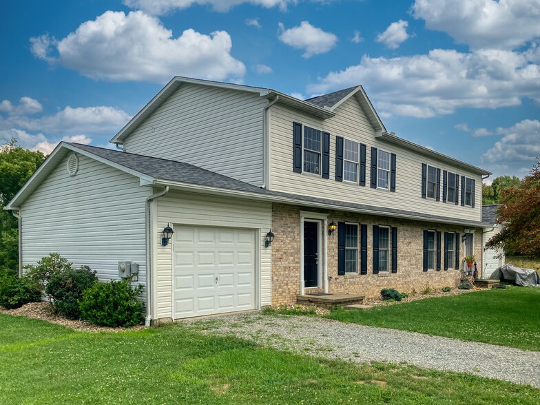 100 Arbor Dr, Latrobe, PA à vendre - Photo de l’immeuble – Image 2 sur 29