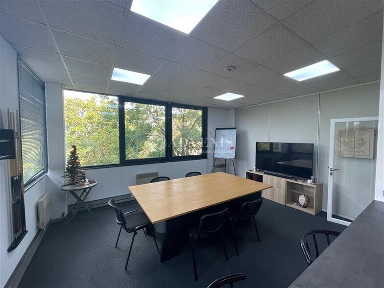 Bureau dans Créteil à louer - Photo de l’immeuble – Image 3 sur 8