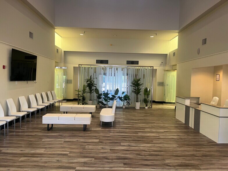 4765 S Lakeshore Dr, Tempe, AZ à vendre - Photo de l’immeuble – Image 2 sur 6