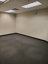 1129 Northern Blvd, Manhasset, NY à louer Photo intérieure– Image 2 sur 9