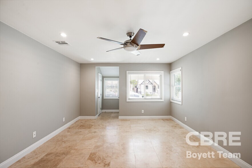 2653 Tilden Ave, Los Angeles, CA à vendre - Photo intérieure – Image 3 sur 25