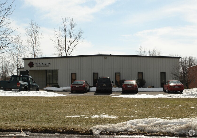 9941 York Theta Dr, North Royalton, OH à vendre - Photo de l’immeuble – Image 3 sur 8