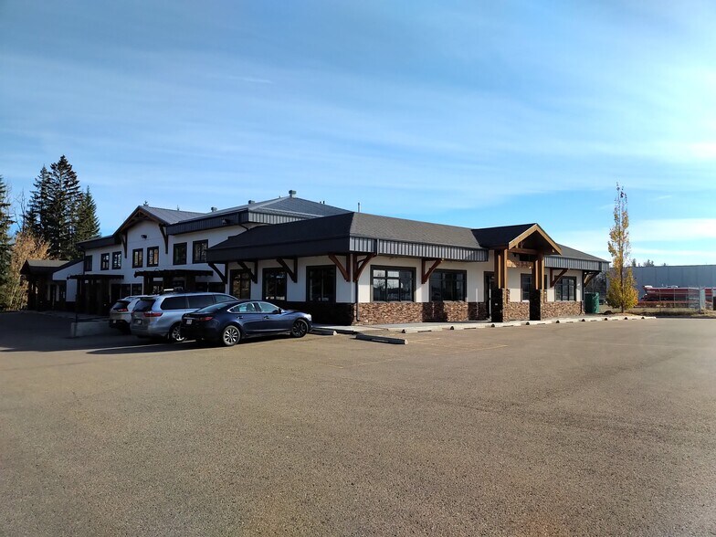 232 Spruce St, Red Deer County, AB à vendre - Photo de l’immeuble – Image 2 sur 3