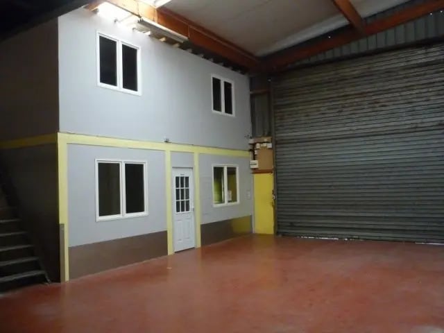 Local d’activités dans Le Petit-Quevilly à louer - Photo de l’immeuble – Image 2 sur 6