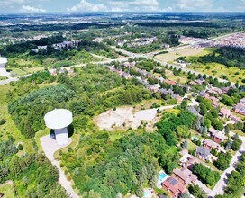 Yonge Street & Bloomington Rd, Richmond Hill, ON - VUE AÉRIENNE  vue de carte