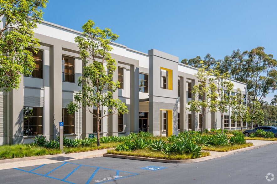 5241 California Ave, Irvine, CA à louer - Photo principale – Image 1 sur 12