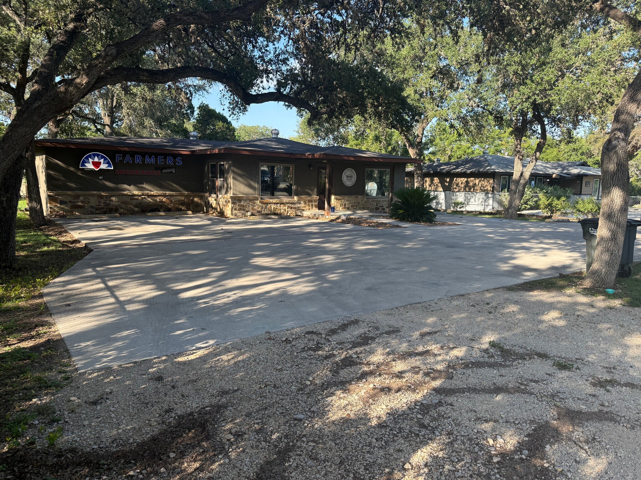 1428 N Walnut Ave, New Braunfels, TX à vendre Photo de l’immeuble– Image 1 sur 12