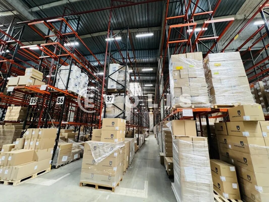 Industriel/Logistique dans Croissy-Beaubourg à louer Photo de l’immeuble– Image 1 sur 4