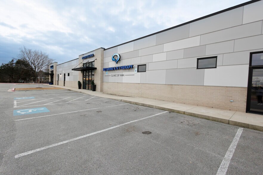 101 Grant Pl, Lowell, AR à louer - Photo de l’immeuble – Image 3 sur 6
