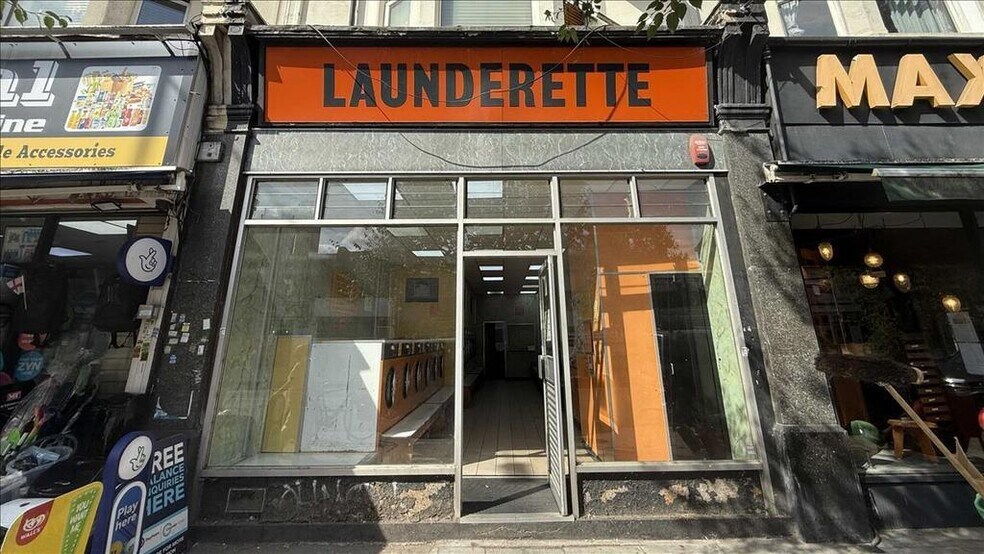 108 Askew Rd, Londres à louer - Photo de l’immeuble – Image 3 sur 3