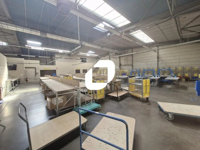 Bureau dans Pontcarré à louer - Photo de l’immeuble – Image 2 sur 6