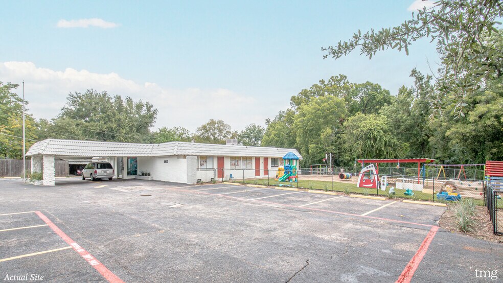 5902 N Jupiter Rd, Garland, TX à vendre - Photo de l’immeuble – Image 2 sur 7