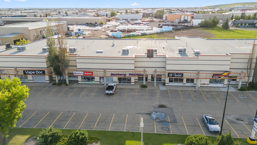 12004-12040 149 St NW, Edmonton, AB à louer - Photo de l’immeuble – Image 3 sur 12