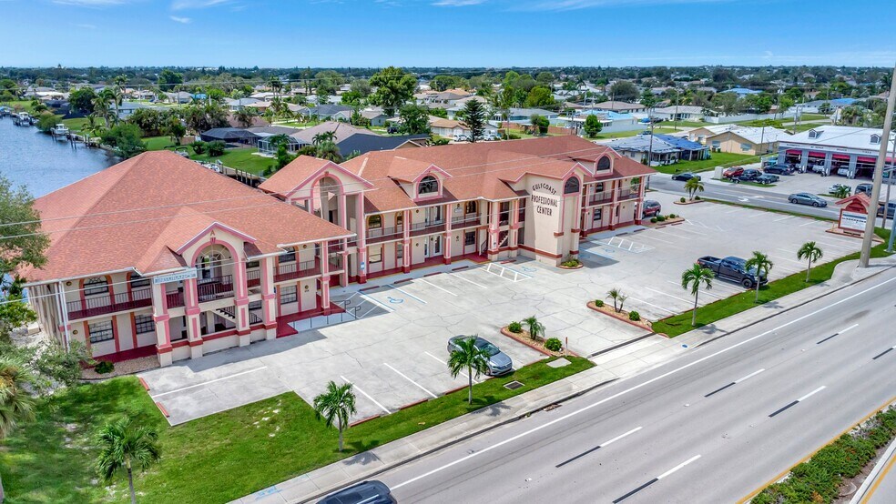 2002 Del Prado Blvd S, Cape Coral, FL à louer - Photo de l’immeuble – Image 2 sur 9