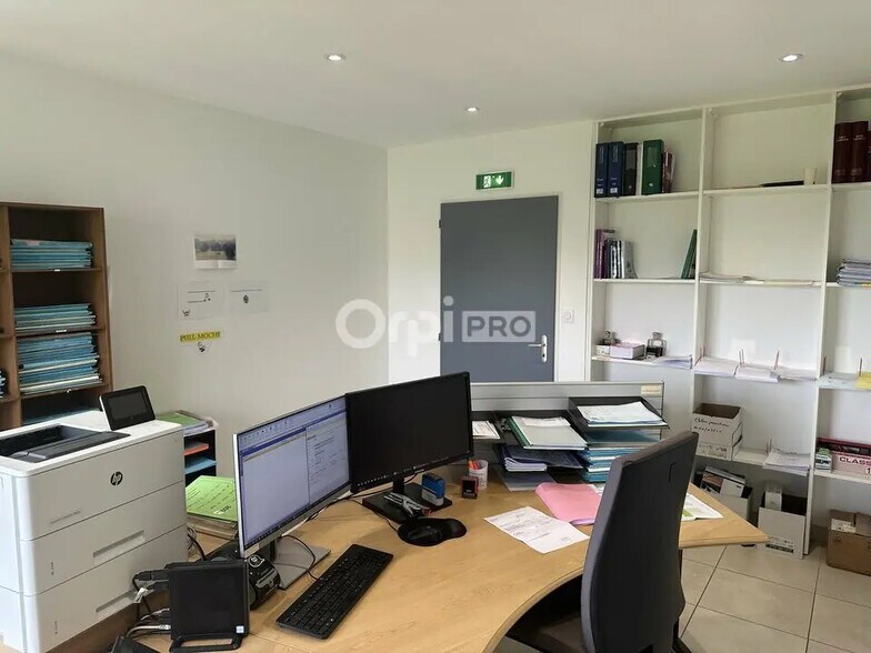 Bureau dans Vieillevigne à louer - Photo de l’immeuble – Image 3 sur 6