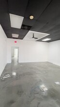 2901 W Oakland Park Blvd, Lauderdale Lakes, FL à louer - Vidéo sur l’annonce professionnelle