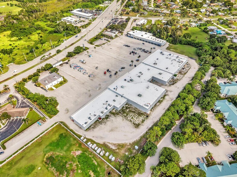 7181 S US Highway 1, Fort Pierce, FL à louer - Photo de l’immeuble – Image 2 sur 11