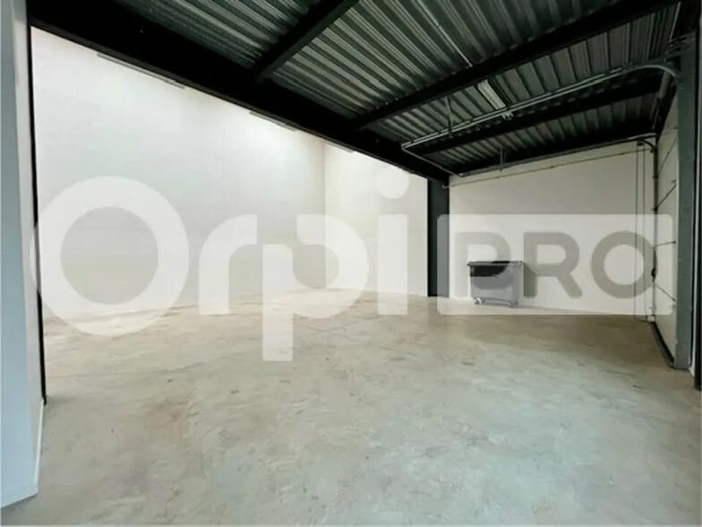 Local d’activités dans Lieusaint à louer - Photo intérieure – Image 3 sur 8