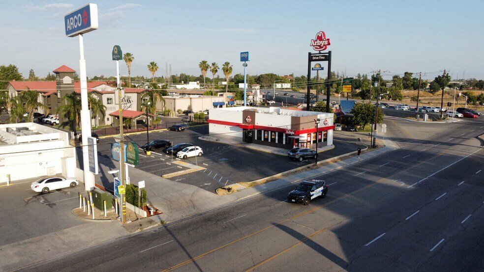 2610 Buck Owens Blvd, Bakersfield, CA à louer - Photo de l’immeuble – Image 3 sur 6